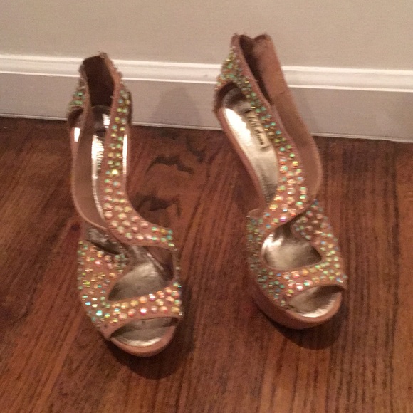 Shoes 👠 - Picture 2 of 4